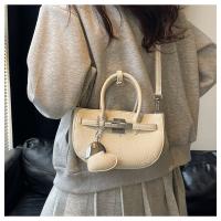 Bolsa de sillín portátil simple para mujer 2025 nueva bolsa de mensajero de hombro de tendencia de moda de estilo extranjero - details 29