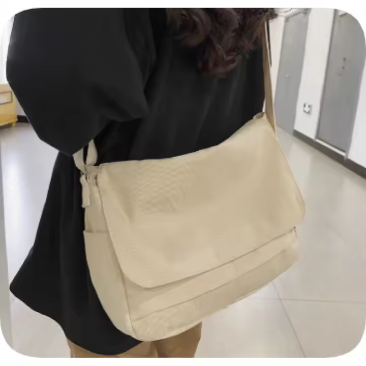 Bolso Bandolera de Nailon Negro de Color Sólido con Cierre de Cremallera y Forro de Poliéster - 1