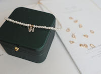 Imitación de perlas para mujeres, Pendientes de letra inicial con encanto de nombre de micro-inserción de circonita de moda Colla - details 2