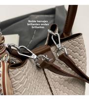 Bolso de mano de mujer nuevo de primavera y otoño de nicho de moda 2025, bolso de hombro versátil de moda, bolso de cubo tejido. - details 6