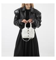 Nueva camisa versátil de moda 2025 con diseño de lichi para mujer, bolso de diseño simple con un solo hombro para mujer - details 11