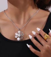 Collar con colgante de flor de diseño de esmalte de color de nueva personalidad, collar elegante de temperamento con cadena trenzada chapada en oro de acero titanio - details 5