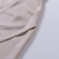Vestido verde para mujer con cinturón, lazo en la espalda y abertura hueca. - details 11