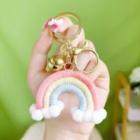 LLavero de arcoíris de tres colores con forma de corazón para niña, llavero tejido hecho a mano con nube bohemia, llavero de arcoíris de punto bonito y duradero, regalos - details 3
