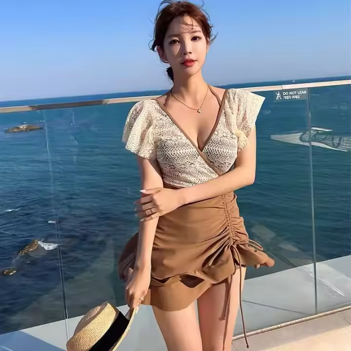 Moda Coreana Vestido de Una Pieza Estilo Doble Combinación de Colores, Escote en V Profundo, Triángulo Cubierto, Traje de Baño Adelgazante - 1