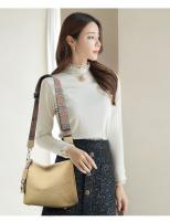 Bolso callejero de cuero genuino, bolso de mujer, bolso de piel de vaca de primera capa, nuevo estilo callejero, bolso de mensajero de hombro de moda versátil, suave de tres capas. - details 13