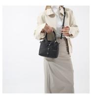 Nueva camisa versátil de moda 2025 con diseño de lichi para mujer, bolso de diseño simple con un solo hombro para mujer - details 14
