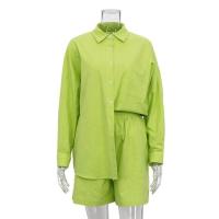 Conjunto de dos piezas de camisa de manga larga con cuello vuelto, botones y bolsillo, y pantalones cortos anchos de pierna, de algodón, estilo primaveral/veraniego. - details 0