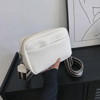 Bolso de mensajero tipo almohada de cuero PU vintage de alta calidad para mujer, bandolera pequeña - details 1