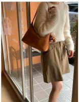 Bolso bandolera retro de gamuza para mujer de la colección europea - Bolso de hombro ajustable color café con cierre de cremallera, bolso minimalista para ir al trabajo, bolso bandolera informal, bolso de diseño europeo, acabado de textura suave - details 32
