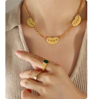 Collar delicado para mujer con colgante de labios abiertos de sonrisa, diseño exagerado de personalidad hip hop, chapado en acero titanio y oro de 18K, estilo nicho. - details 1