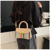 Moda arco iris portátil pequeño cuadrado bolsa 2025 primavera nueva luz de lujo bolsa de las mujeres versátil texturizado axilas bolsa de hombro - details 13