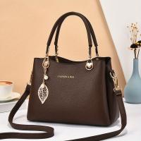 Elegante bolso de mano con correa de hombro desmontable, herrajes en tono dorado y elegante dije de hoja - Elegante bolso blanco para uso diario, bolso informal y elegante |   Bolso de mano con encanto elegante |   Bolsa - details 7