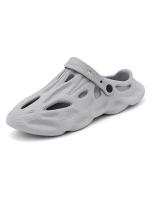 Zapatillas de verano a la moda para hombre, nuevas sandalias tipo zuecos con agujeros huecos, chanclas de playa antideslizantes para exteriores, cómodas sandalias suaves de EVA para casa 2025 - details 3
