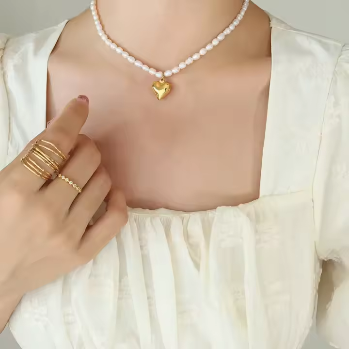 Moda, lujo ligero, collar de perlas de agua dulce, titanio ligero, colgante de amor chapado en oro, cadena de clavícula - 1