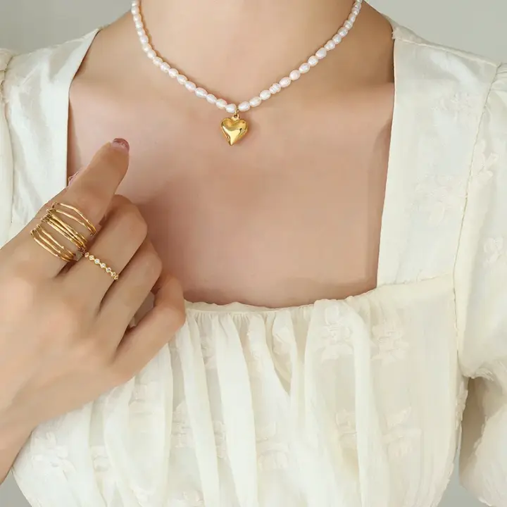 Moda, lujo ligero, collar de perlas de agua dulce, titanio ligero, colgante de amor chapado en oro, cadena de clavícula - 1