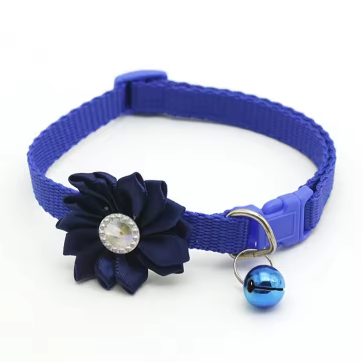 Collar de flores con campana ajustable para mascotas, Collar pequeño y bonito de flores para gatos con campanas de flores, anillo para el cuello para perro, accesorios para perros - 1