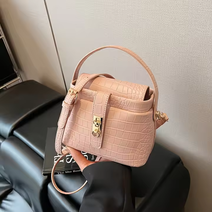 Bolso bandolera retro para mujer con cierre giratorio dorado, correa de hombro desmontable, color blanco sólido, pequeño bolso cuadrado tipo doctor para uso diario y entornos profesionales, accesorio informal, estilo vintage. - 1