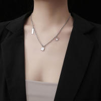 Acero titanio collar de cabeza de cerradura pequeña moda mujer nicho temperamento colgante dulce cool cadena de clavícula con adornos regalo - details 1