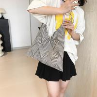 Bolso de hombro elegante de verano con patrón de rayas, bolso tejido informal a la moda, correa no ajustable con colgante, bolsos de viaje para mujer - details 15