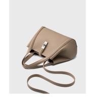 Bolso bandolera cruzado de piel de vaca con capa frontal y bolso de mano tipo cesta vegetal para mujer - details 20