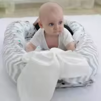 Cuna Portátil 85x50 cm con Almohada y Paragolpes de Algodón Cuna de Viaje Recién Nacido para Bebés y Niños de 0 a 12 Meses Desmontable y Lavable Cuna Antiaplastamiento Cama Mediana Nido Biônico Almohada para bebé Cuna de Viaje - details 1