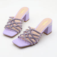 Sandalias exteriores sencillas con diamantes de imitación y tacón alto con tiras y puntera abierta - details 7