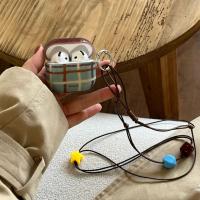 Retro marrón - cuello a cuadros azul - estuche para auriculares Bluetooth colgante. Es una funda protectora de silicona suave adecuada para Apple AirPods 4, AirPods Pro 1/2 y AirPods 3. - details 2