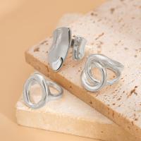 Juego de Anillos Geométricos Asimétricos para Mujer - Bisutería Urbana de Lujo, Diseño Vanguardista con Toque Hip-Hop, Joyería de Acero Quirúrgico y Titanio - details 10