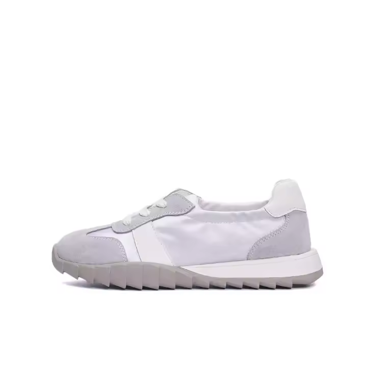 Diseño deportivo para zapatillas de running de mujer cómodas y transpirables. - 1