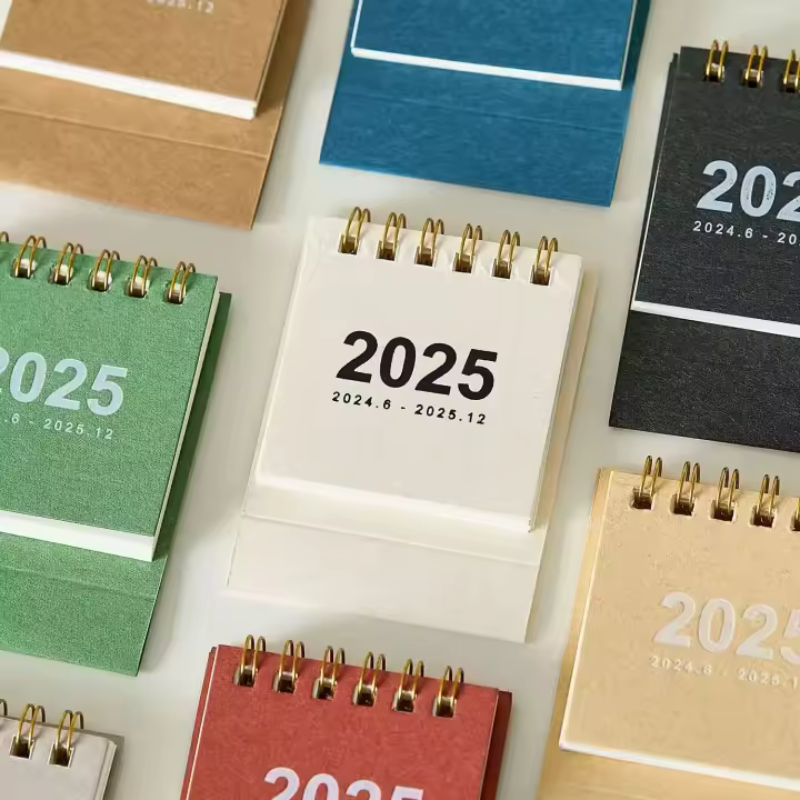Calendario de escritorio Simple 2025, suministros escolares de oficina, planificador mensual, Accesorios de escritorio, registro de decoración, regalo de cumpleaños - 1