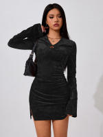 Vestido de mujer con mangas de trompeta y falda corta - details 11