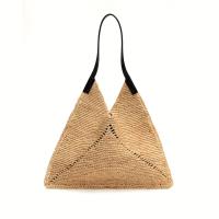 Bolso de Mano de Paja Tejido Triangular Grande Bolso de Verano Plegable y Espacioso con Acentos Negros y Marrón Ligero Perfecto para Playas, Vacaciones y Salidas Casuales - details 1