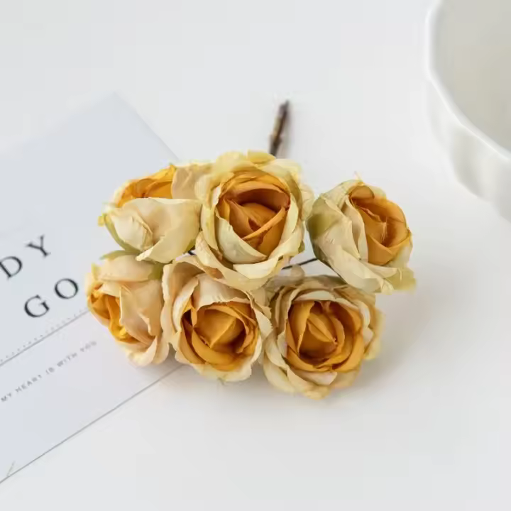 Mini ramo de flores artificiales para boda, 12 piezas, corona de recortes para decoración navideña del hogar, accesorios para vacaciones, rosa de té de seda - 1