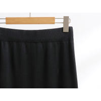 Conjunto de dos piezas para mujer, top de punto de manga corta holgado con cuello redondo abstracto simple de verano y falda recta a la cintura. - details 14