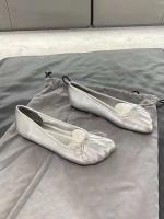 Primavera 2024 nueva tendencia arco plata mujer fondo plano cuero piel de oveja diseño de punta única zapatos de ballet - details 0