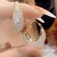 Elegantes pendientes de cristal de red dorada, perfectos para fiestas y regalos a familiares y amigos en Navidad, Halloween y San Valentín - details 2