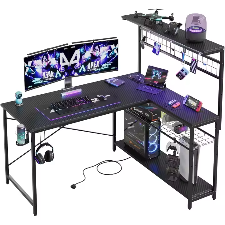 Escritorio en forma de L de 106 cm con enchufe integrado, iluminación LED, superficie de fibra de carbono y amplio espacio de almacenamiento, oficina en casa y juegos - 1