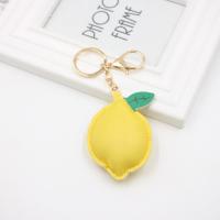 Precioso llavero de cuero PU con forma de limón, colgador de cuero PU con dibujos de frutas, llavero de coche, colgante de bolso de moda para mujer - details 2