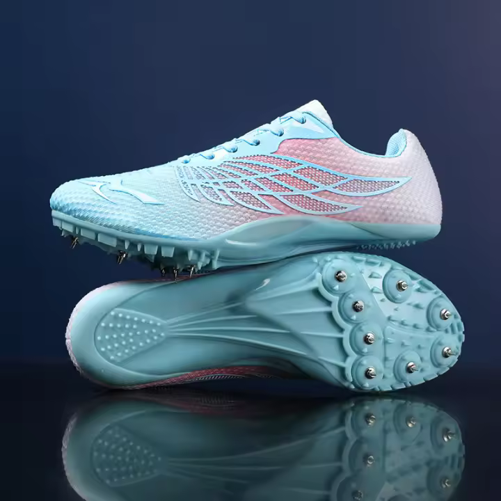Hombres y mujeres estudiantes de atletismo, pista y campo, competencia profesional de velocidad, zapatos de clavos. - 1