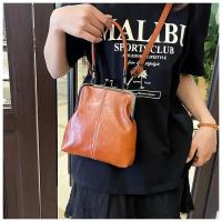 Bolso cruzado retro británico vintage 2025 Bolso de hombro de policiéster de alta calidad con cierre magnético Bolso negro elegante para la ciudad, las noches y el día a día Diseño minimalista, destacados en marrón - details 7