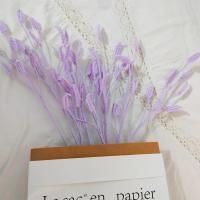 Bonito ramo de rosas tejido a mano, artesanía artesanal terminada, flores artificiales de ganchillo, ramas de plantas tejidas caseras, decoración de escritorio para el hogar - details 9