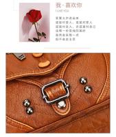 Nuevos bolsos de mujer retro europeos y americanos bolso de moda de un solo hombro oblicuo span bolso de cuero suave lavado - details 3