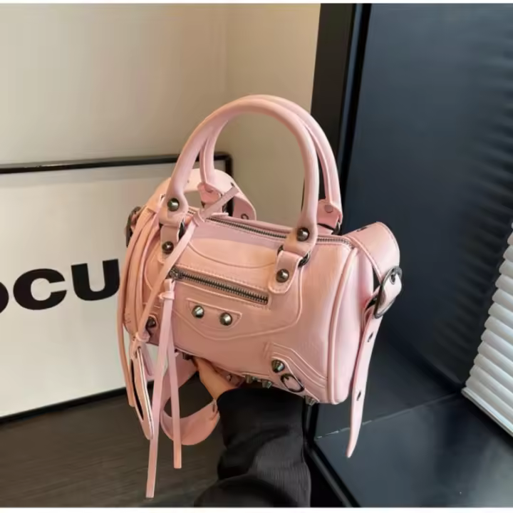 Bolso de mano Y2K, bolso de hombro de cuero PU pequeño con remaches retro de moda, bolso punk con tachuelas, bolso Boston. - 1