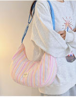 Bolso de mensajero de gran capacidad para estudiantes informales, nuevo bolso de hombro versátil a rayas de color en contraste para mujer, bolso de viaje personalizado tipo dumpling. - details 27
