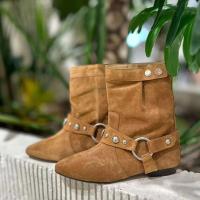 Nuevo logotipo, anillo de metal de cuero de gamuza, botas cortas de fondo plano con punta de nieve y tobillo de vaquero occidental para mujer - details 3