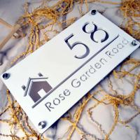 Placa de Número de Casa Moderna de Acrílico Cortado Láser Personalizado - details 5