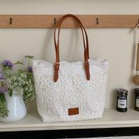 Bolso de hombro de encaje ahuecado de gran capacidad, bolso de mano de ganchillo con flores, bolsos ligeros tejidos con flores para mujer - details 1