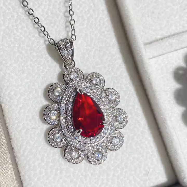 Conjunto de rubí de imitación de piedras preciosas de colores de alta calidad, anillo chapado en oro de tres piezas, collar versátil de temperamento exquisito para mujer - 1