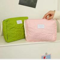 Bolsa de maquillaje de nube de caramelo en forma de corazón, bolsa de almacenamiento portátil de gran capacidad, suave y bonita, bolsa de aseo para dormitorio, 1 ud. - details 1